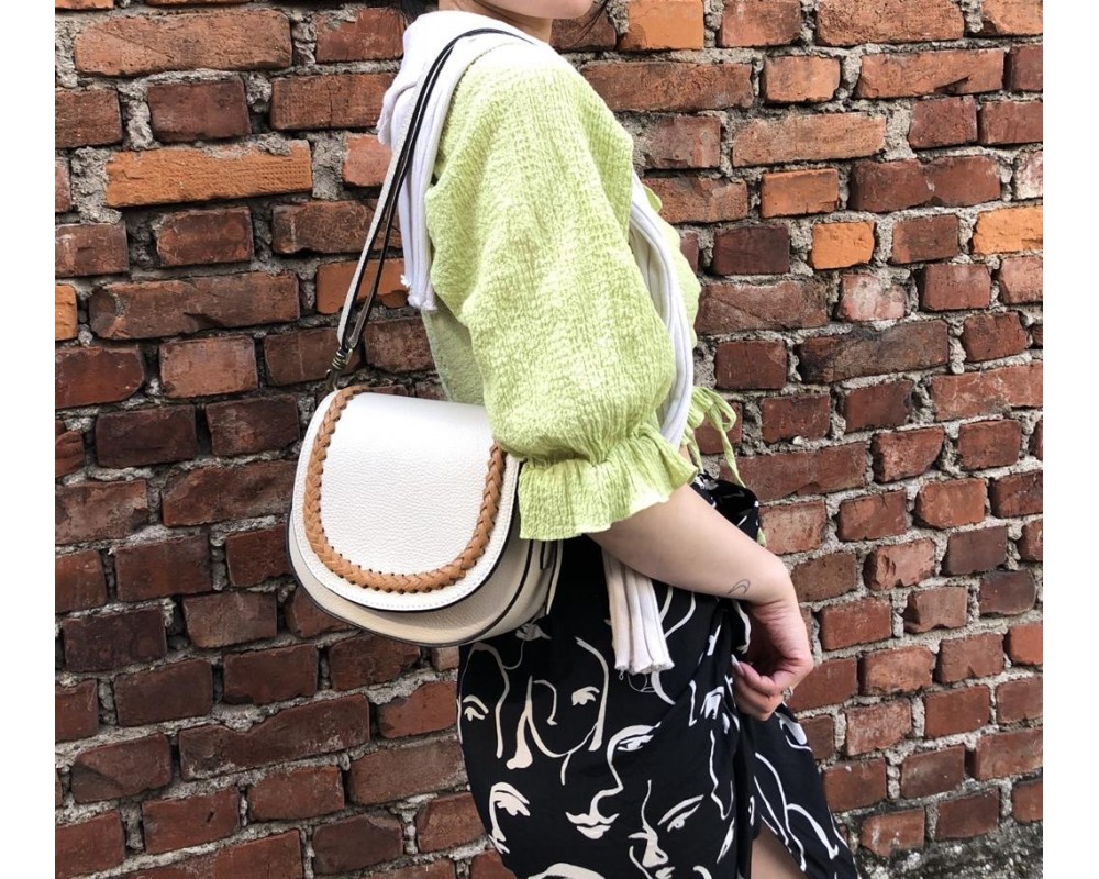 Discover the Cecilia handbag, convenient and practical for everyday