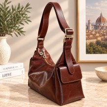 Benedetta Hobo-Tasche aus Pflanzlich Gegerbtem und Handgefärbtem Italienischem Leder