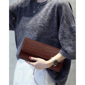 Pochette et Sac Bandoulière Amelia en Cuir Motif Crocodile Pochette et Sac Bandoulière Amelia en Cuir Motif Crocodile